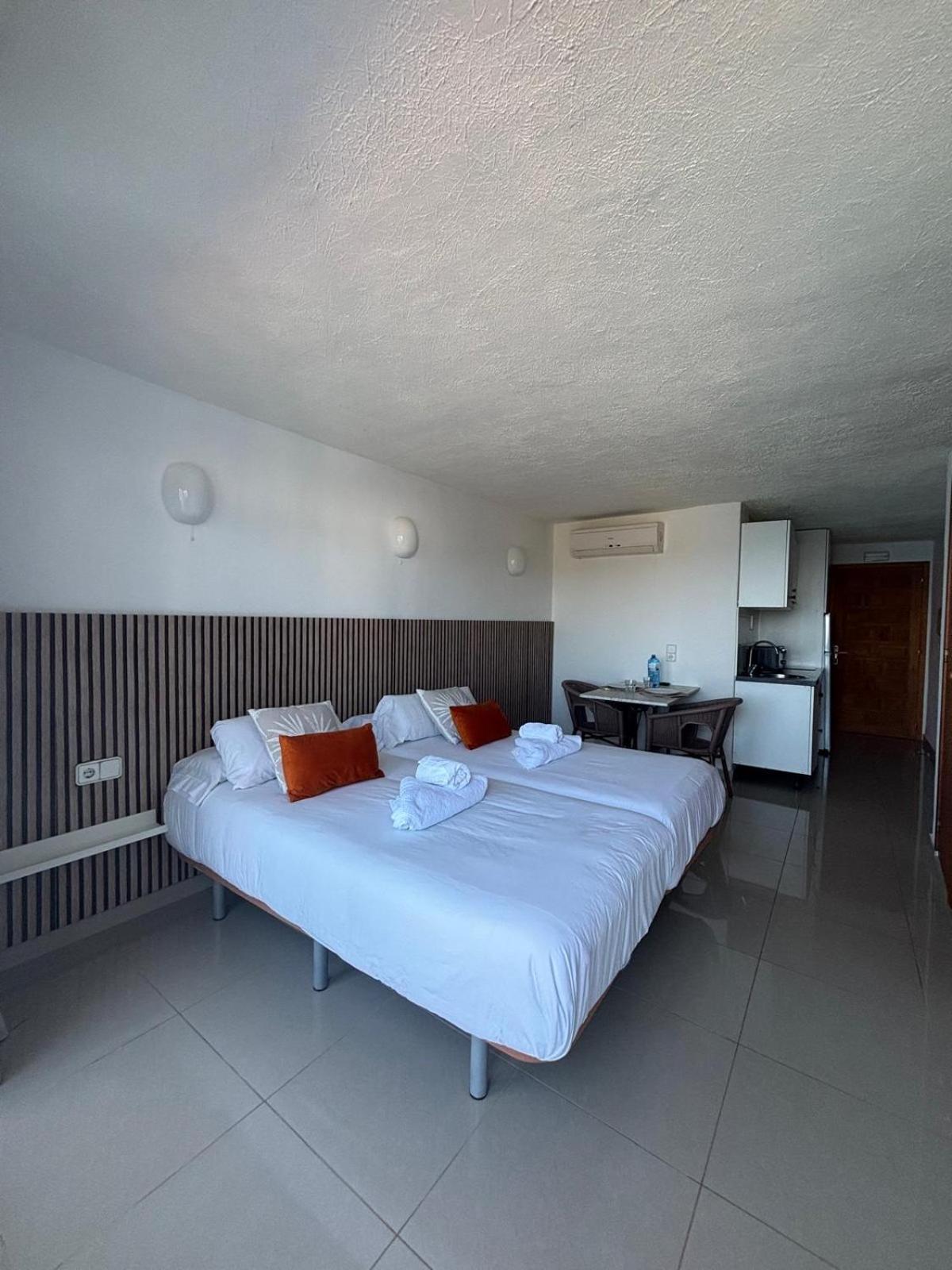 Es Grop Apartamentos Portinatx Exterior photo